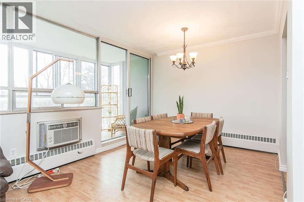 24 Midland Drive Unit# 402, Kitchener, ON - Indoor Photo Showing Dining Room