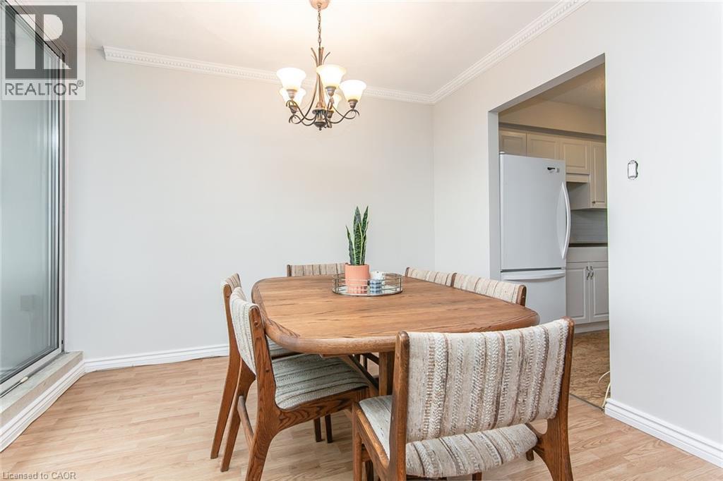 24 Midland Drive Unit# 402, Kitchener, ON - Indoor Photo Showing Dining Room