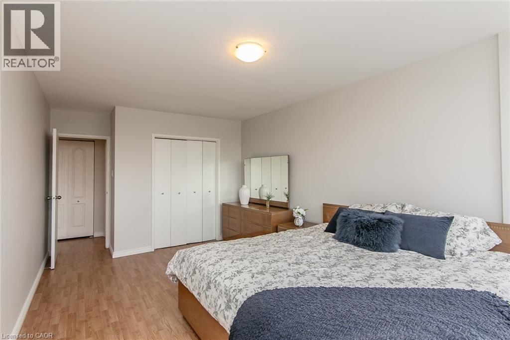 24 Midland Drive Unit# 402, Kitchener, ON - Indoor Photo Showing Bedroom