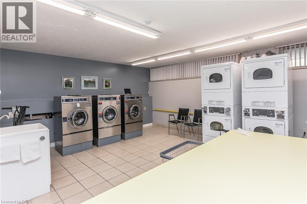 24 Midland Drive Unit# 402, Kitchener, ON - Indoor Photo Showing Laundry Room