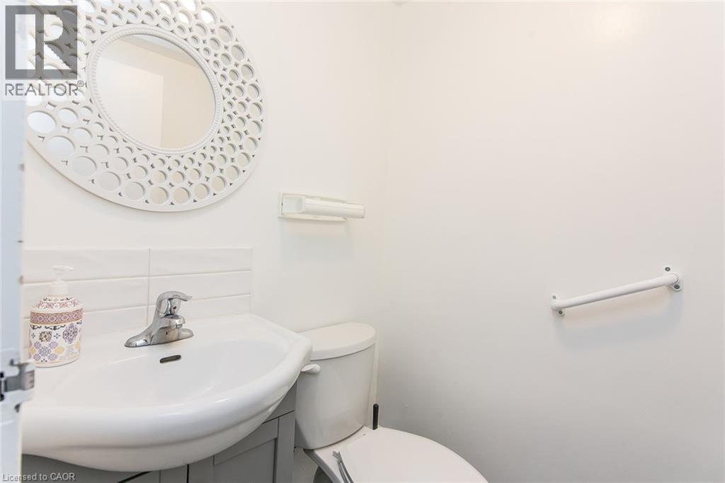 24 Midland Drive Unit# 402, Kitchener, ON - Indoor Photo Showing Bathroom