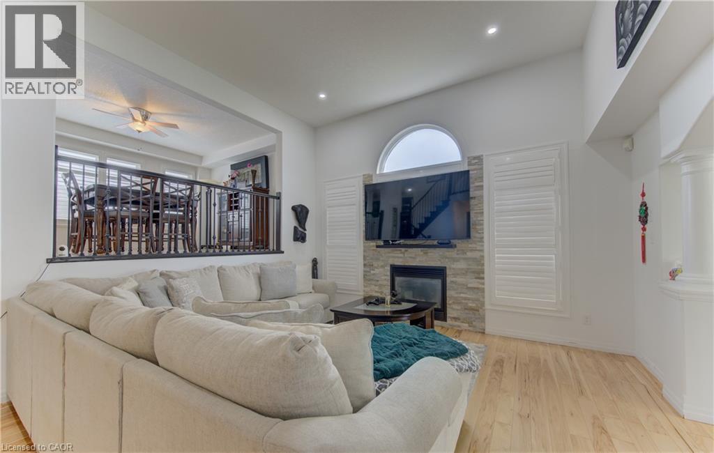167 Westcliff Way, Cambridge, ON - Indoor Photo Showing Living Room With Fireplace