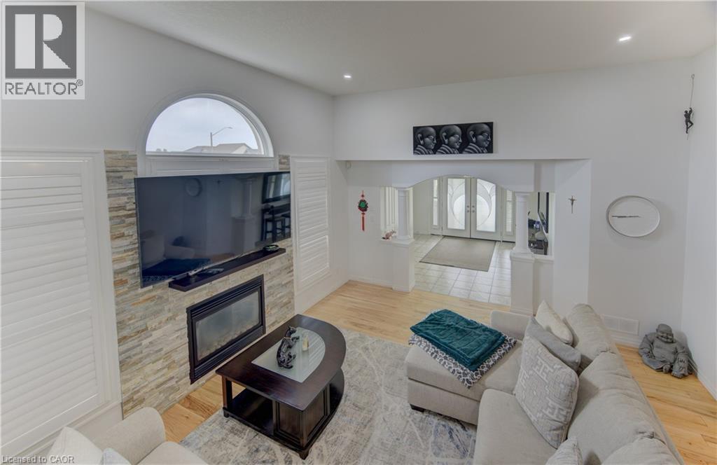 167 Westcliff Way, Cambridge, ON - Indoor Photo Showing Living Room With Fireplace