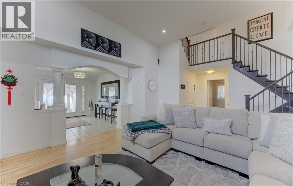 167 Westcliff Way, Cambridge, ON - Indoor Photo Showing Living Room