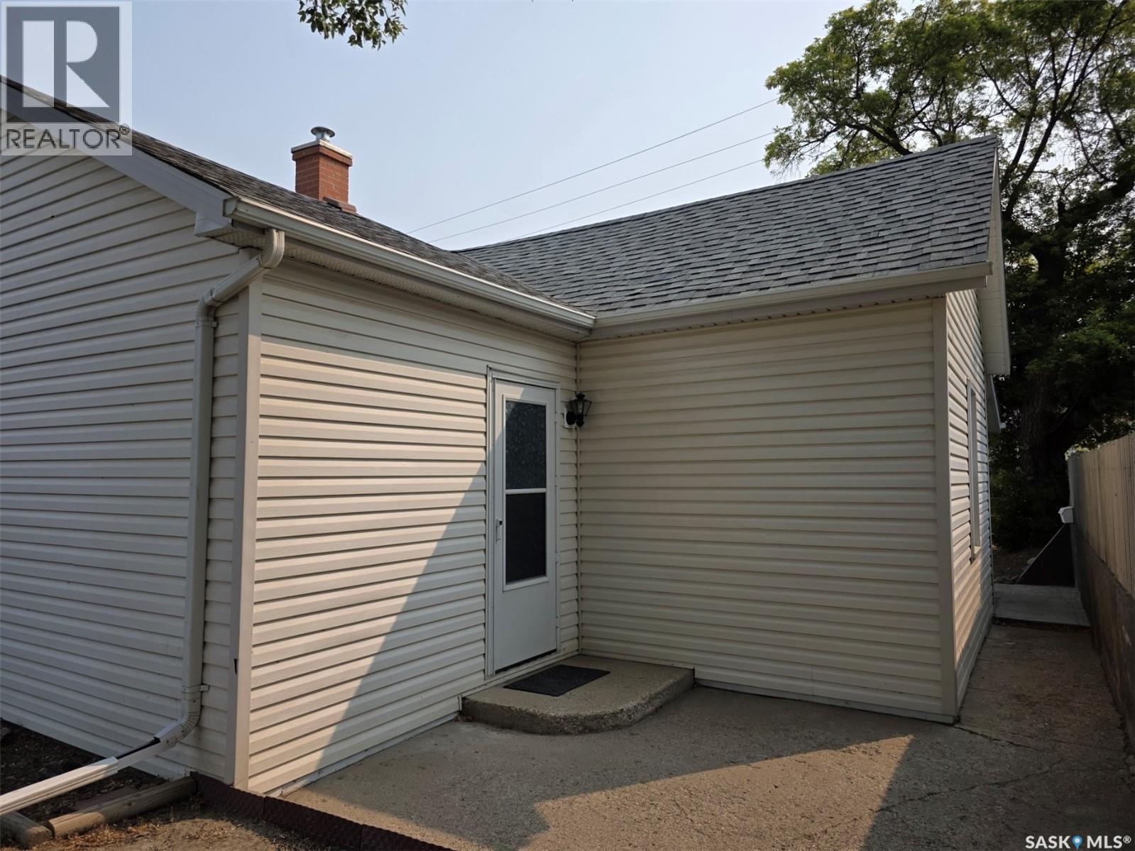 212 6Th Avenue Ne, Swift Current, SK - Outdoor With Exterior