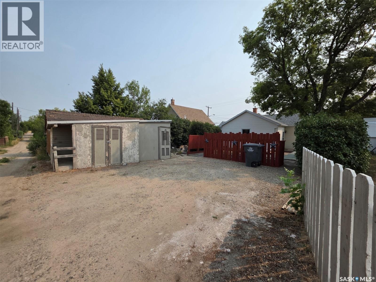 212 6Th Avenue Ne, Swift Current, SK - Outdoor
