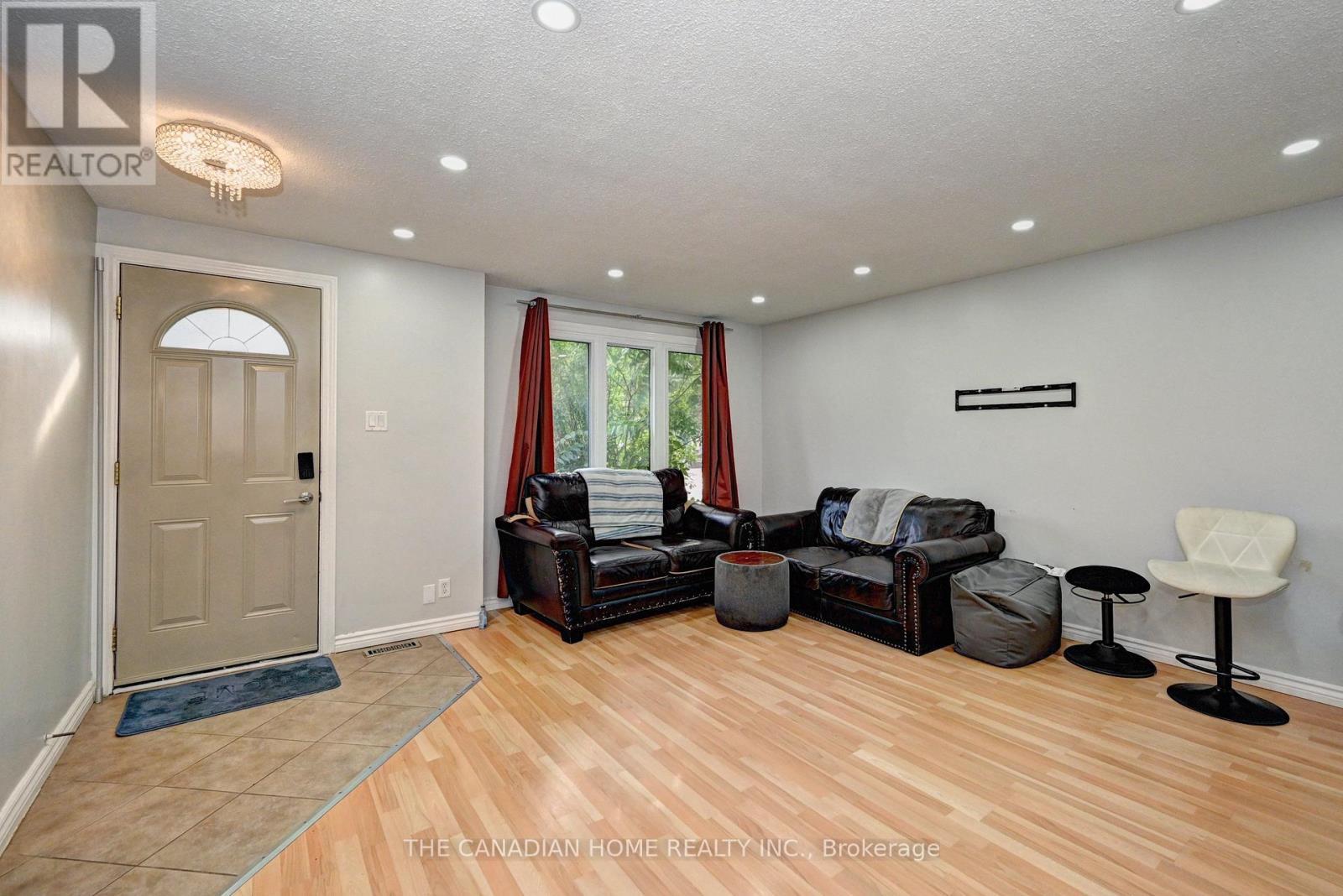 489 Strasburg Road, Kitchener, ON - Indoor