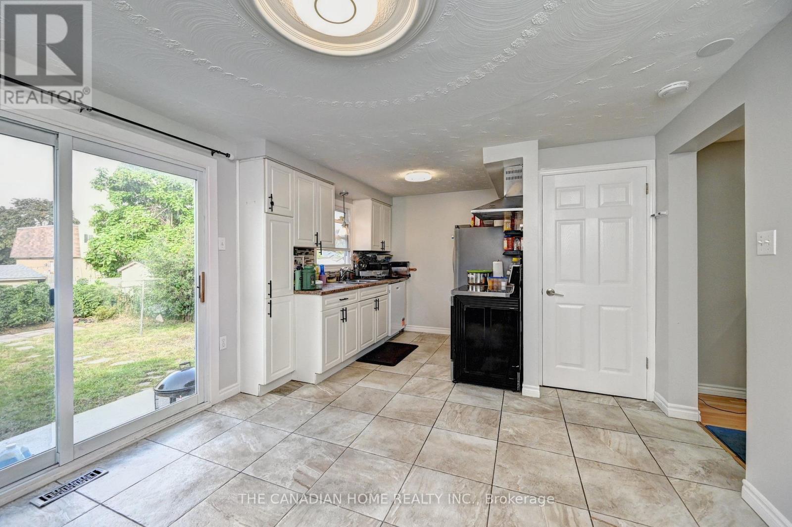 489 Strasburg Road, Kitchener, ON - Indoor Photo Showing Other Room
