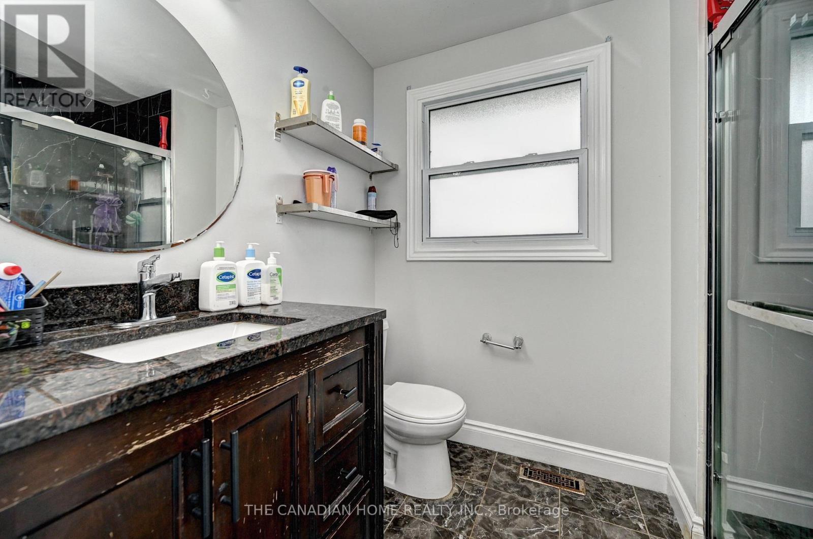 489 Strasburg Road, Kitchener, ON - Indoor Photo Showing Bathroom