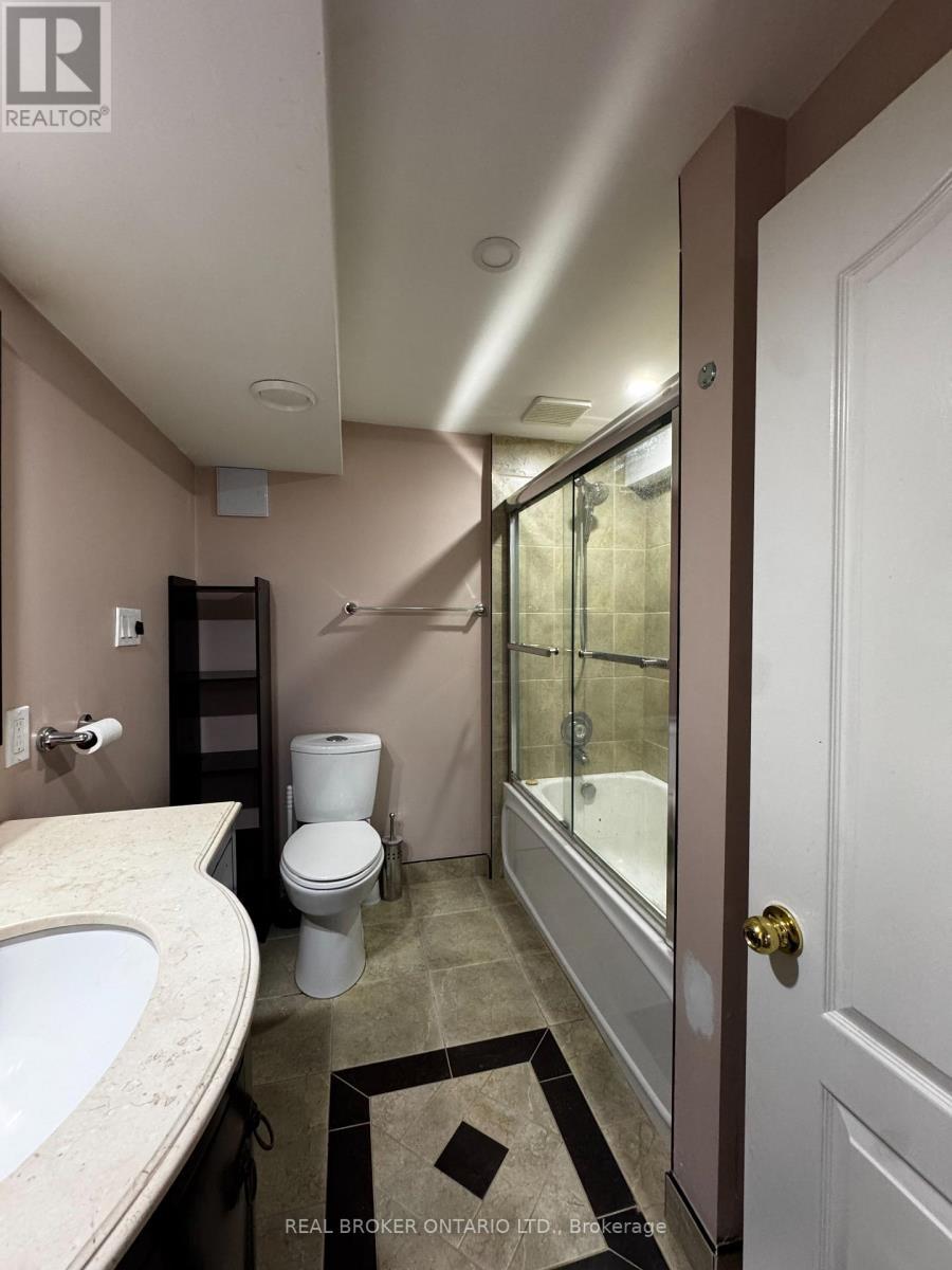 4-piece bathroom with jacuzzi tub - A - 34 Engel Crescent, Barrie, ON - Indoor Photo Showing Bathroom