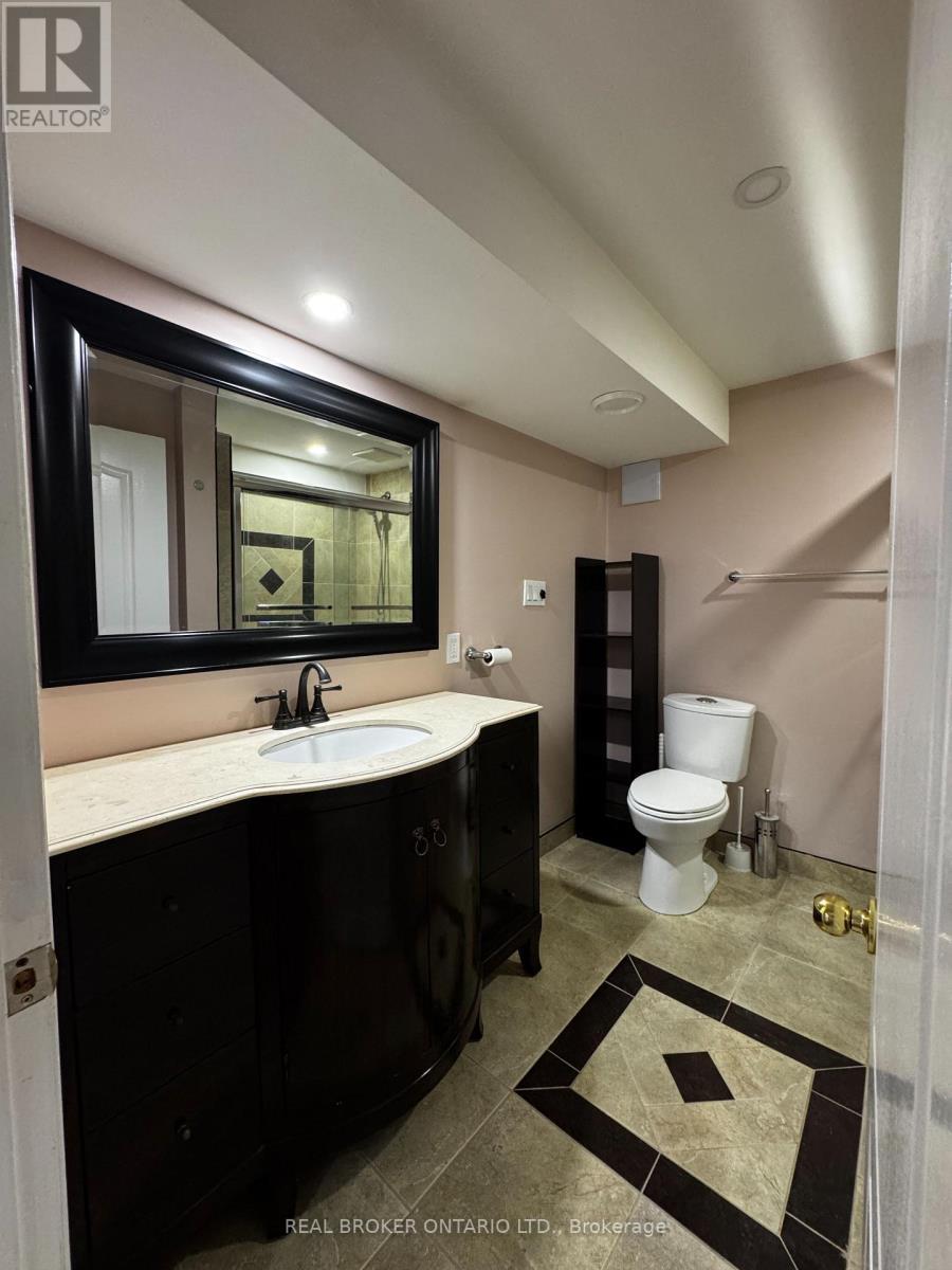 A - 34 Engel Crescent, Barrie, ON - Indoor Photo Showing Bathroom