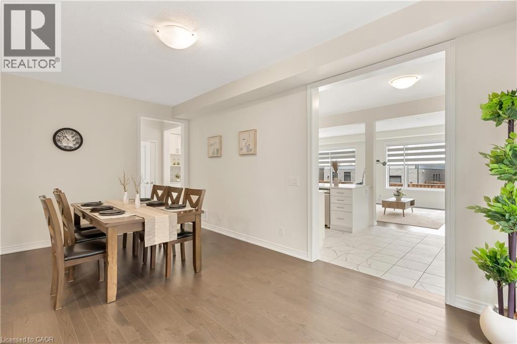 Hardwood-finish flooring, recessed lighting, and a wide entryway - 285 Broadacre Drive, Kitchener, ON - Indoor Photo Showing Dining Room