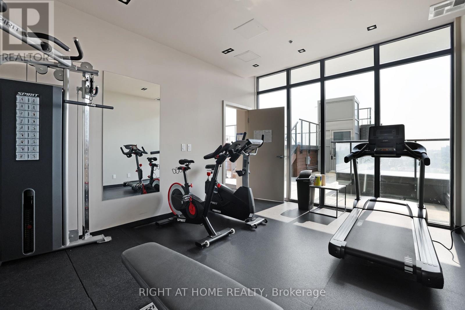 705 - 203 Catherine Street, Ottawa, ON - Indoor Photo Showing Gym Room