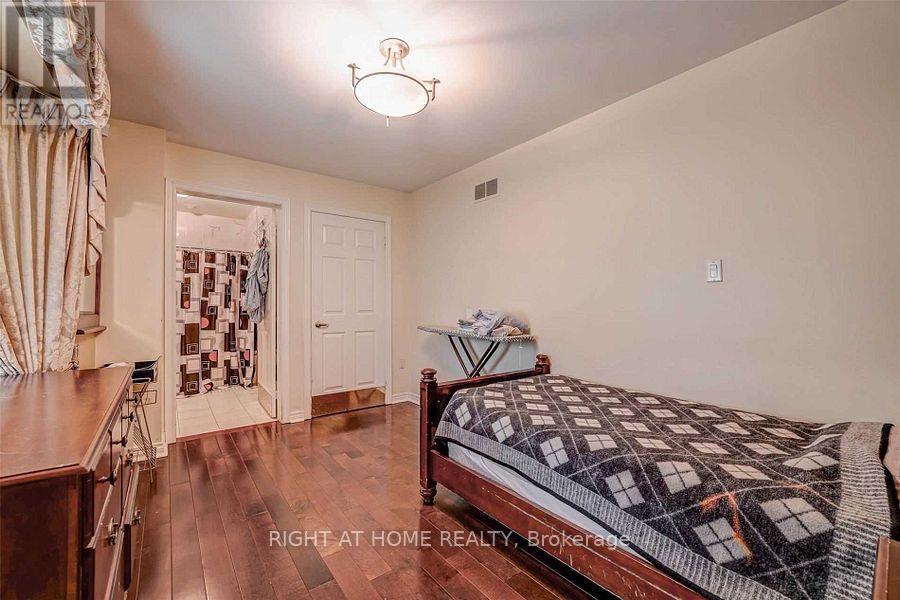 4326 Bridlepath Trail, Mississauga, ON - Indoor Photo Showing Bedroom