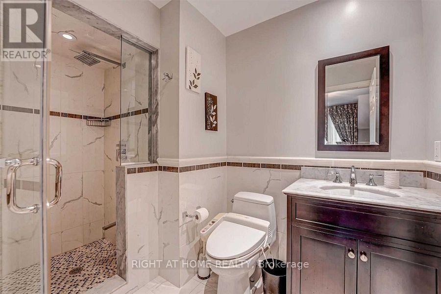 4326 Bridlepath Trail, Mississauga, ON - Indoor Photo Showing Bathroom