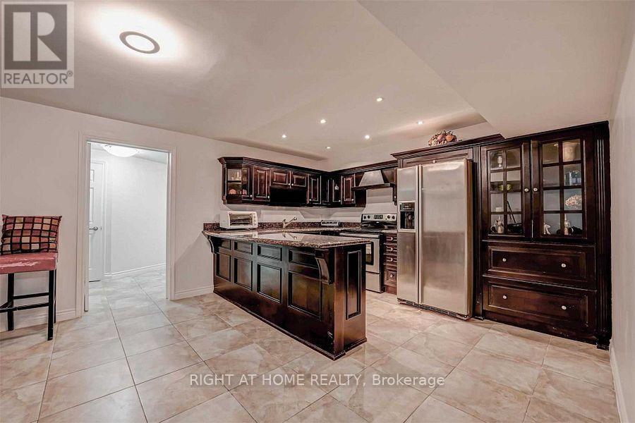 4326 Bridlepath Trail, Mississauga, ON - Indoor Photo Showing Kitchen