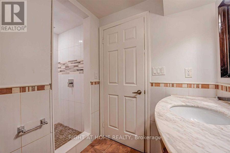 4326 Bridlepath Trail, Mississauga, ON - Indoor Photo Showing Bathroom