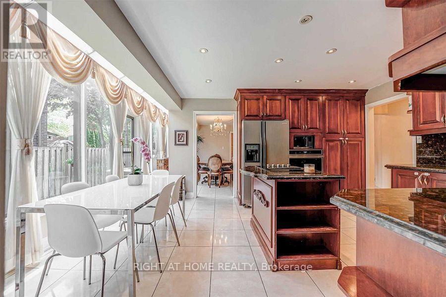 4326 Bridlepath Trail, Mississauga, ON - Indoor Photo Showing Other Room