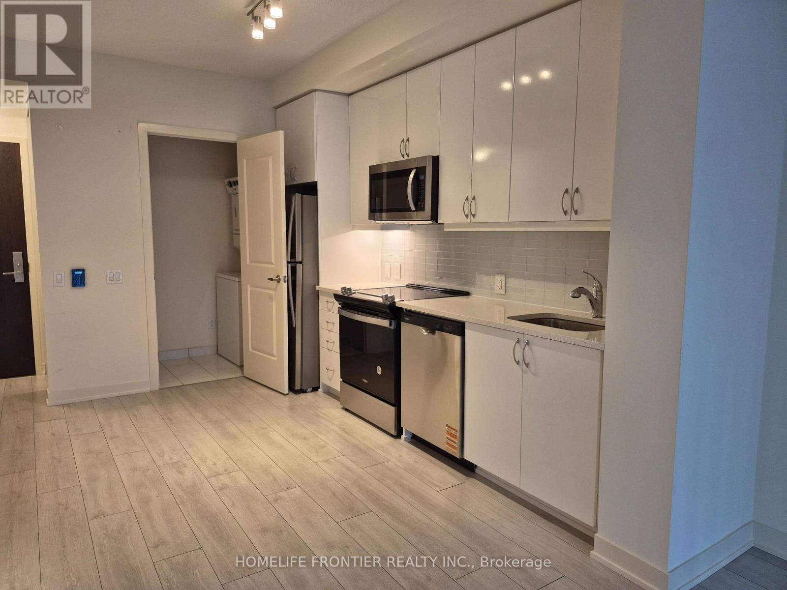 1915 - 4955 Yonge Street, Toronto, ON - Indoor Photo Showing Kitchen With Stainless Steel Kitchen