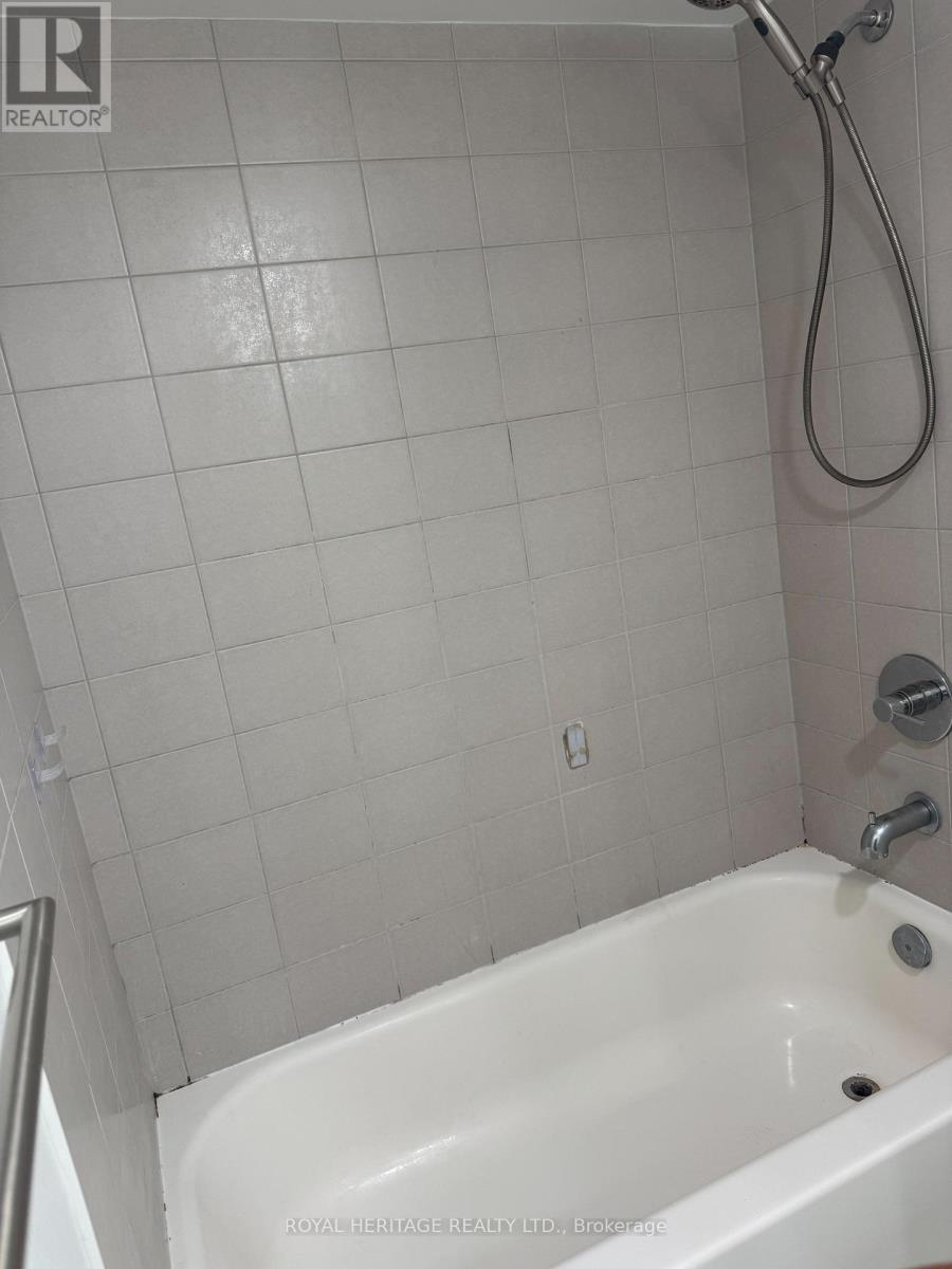 403 - 1346 Danforth Road, Toronto, ON - Indoor Photo Showing Bathroom
