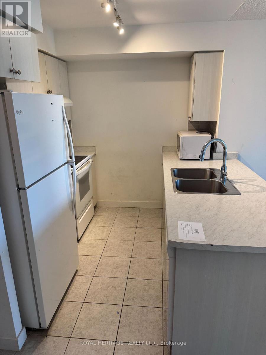 403 - 1346 Danforth Road, Toronto, ON - Indoor Photo Showing Kitchen With Double Sink