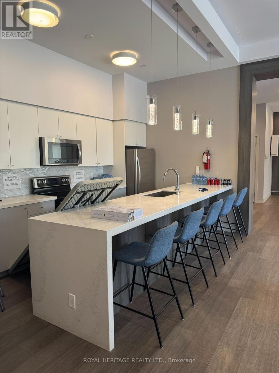 403 - 1346 Danforth Road, Toronto, ON - Indoor Photo Showing Kitchen