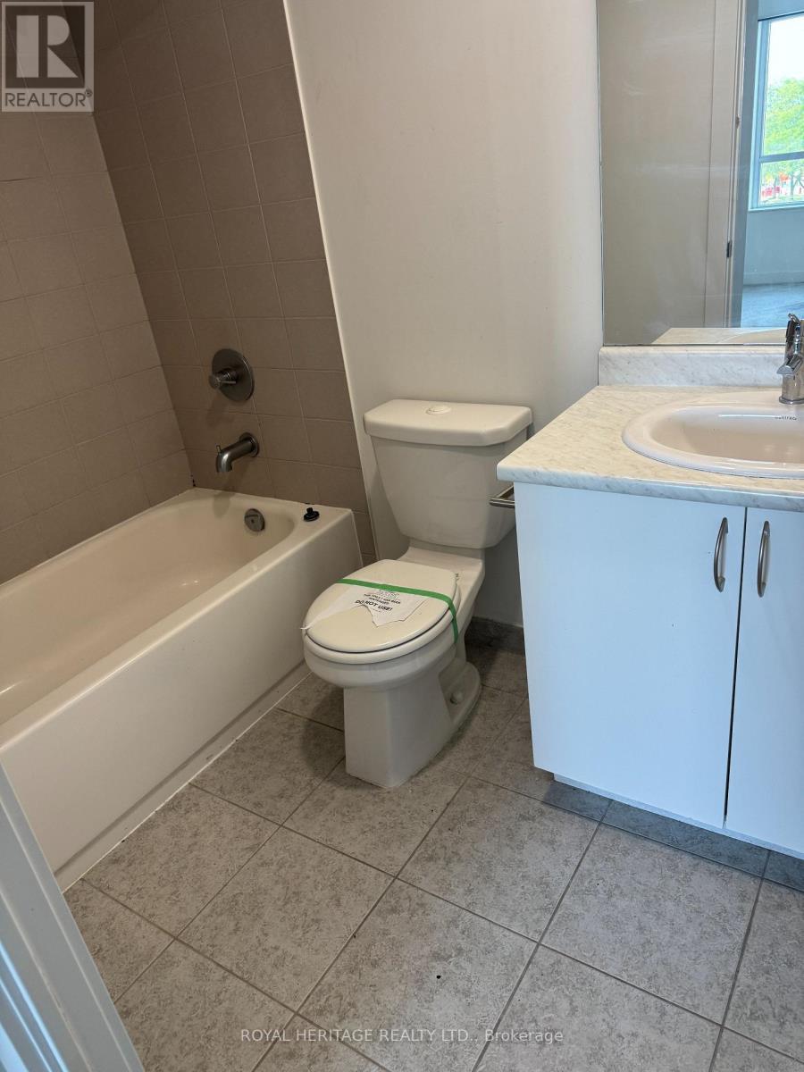 403 - 1346 Danforth Road, Toronto, ON - Indoor Photo Showing Bathroom