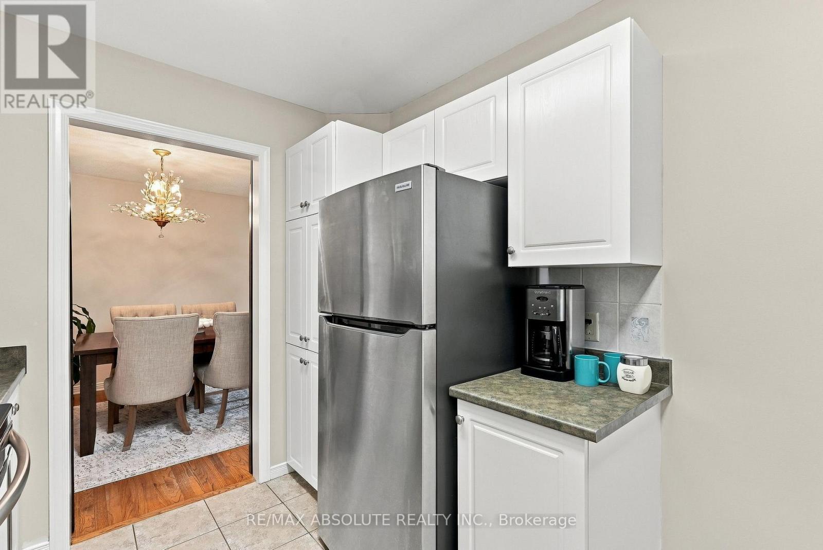 26 Milner Downs Crescent, Ottawa, ON - Indoor Photo Showing Kitchen