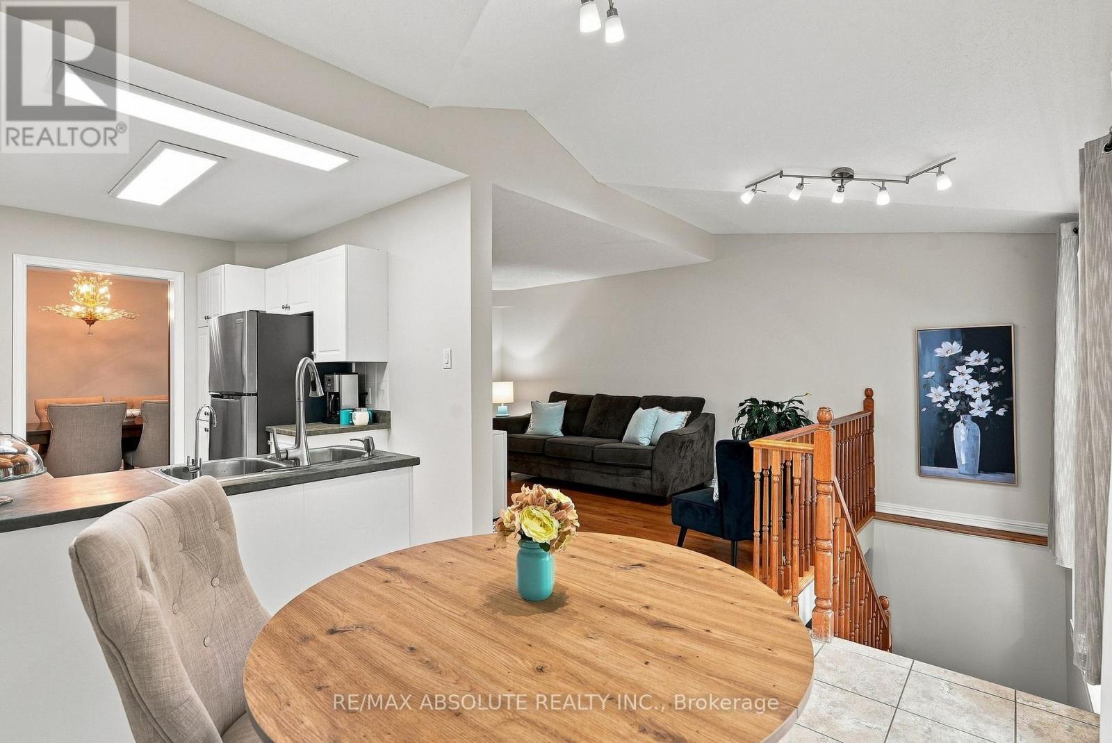 26 Milner Downs Crescent, Ottawa, ON - Indoor Photo Showing Other Room