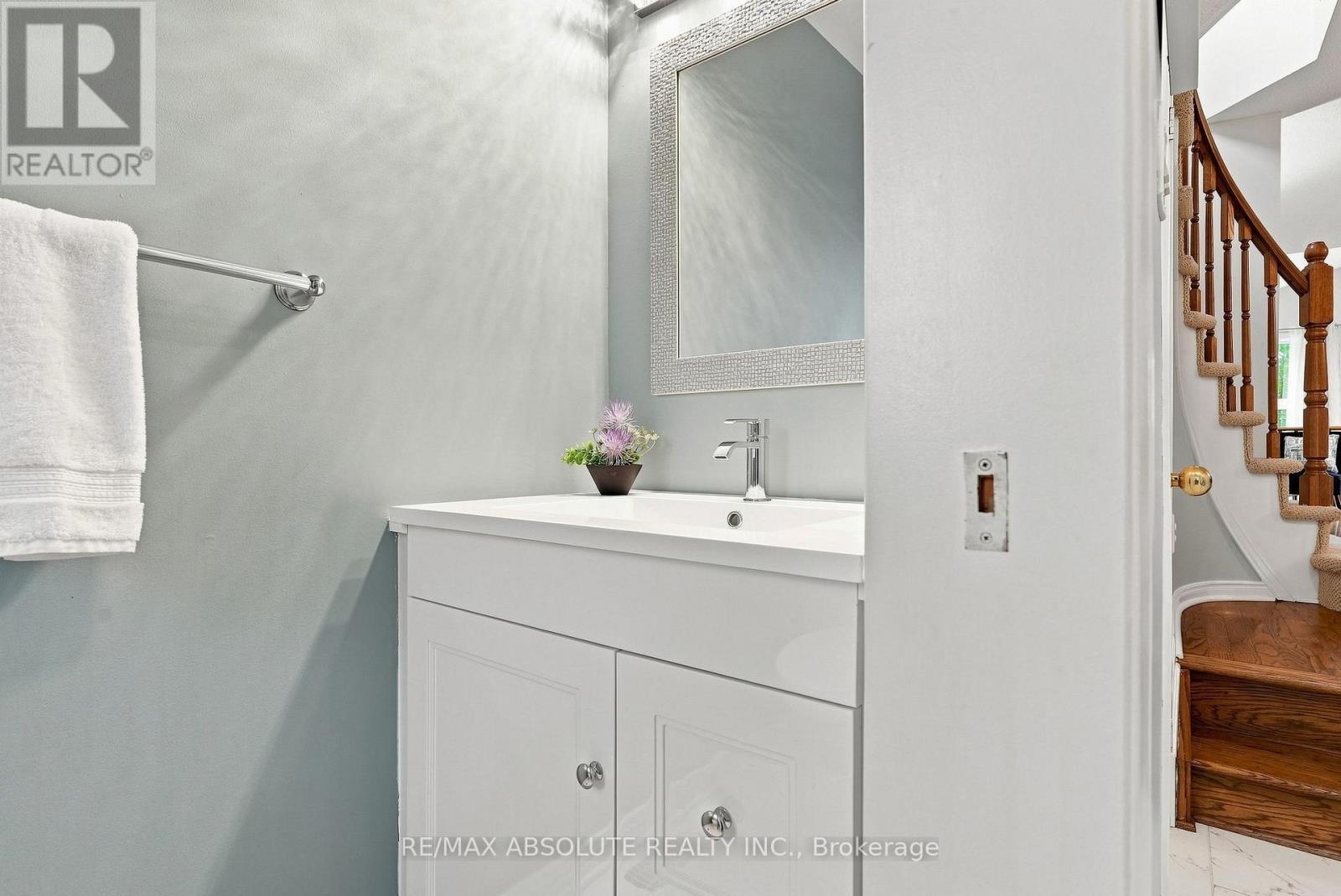 26 Milner Downs Crescent, Ottawa, ON - Indoor Photo Showing Bathroom