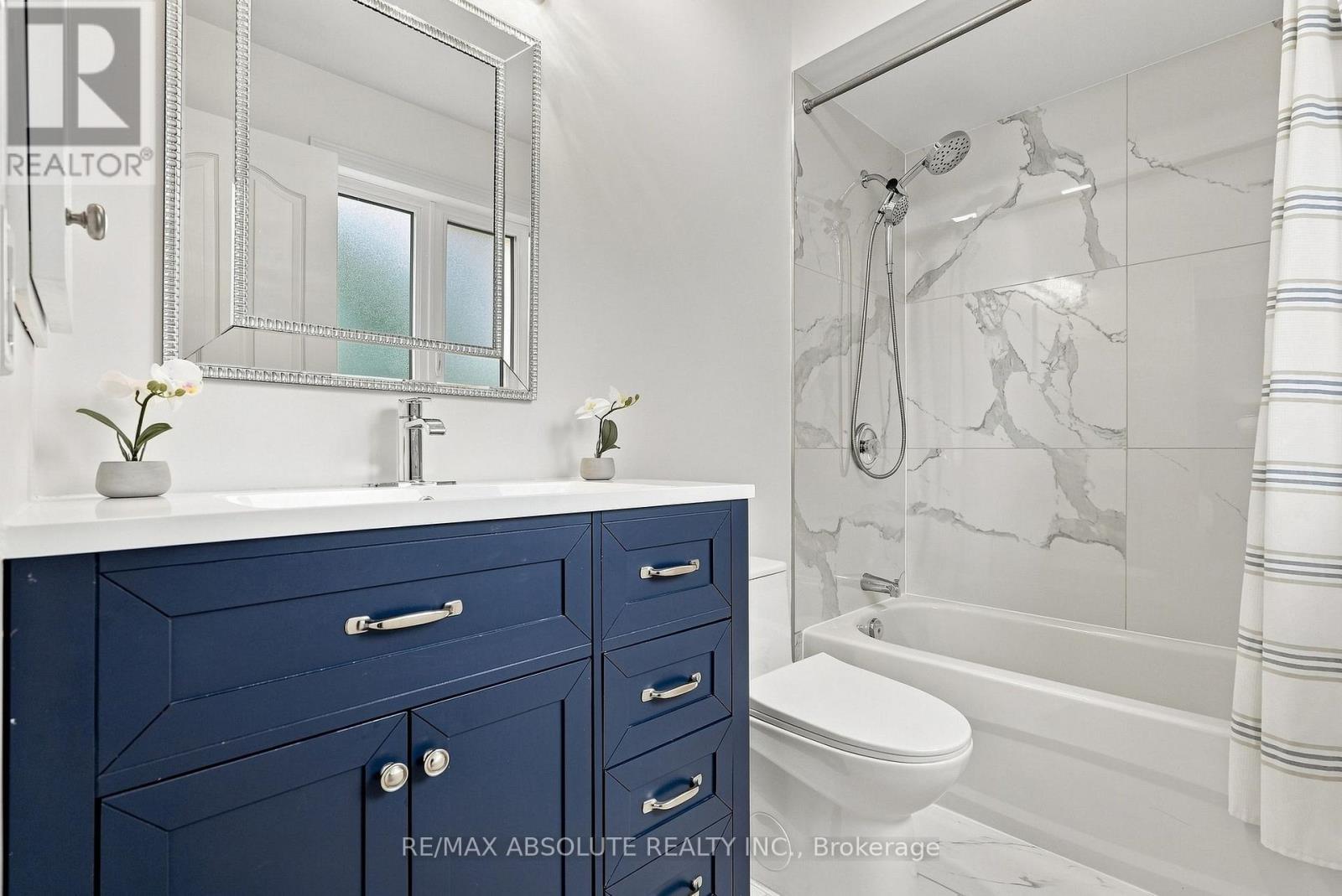 Primary 4pc Ensuite - 26 Milner Downs Crescent, Ottawa, ON - Indoor Photo Showing Bathroom