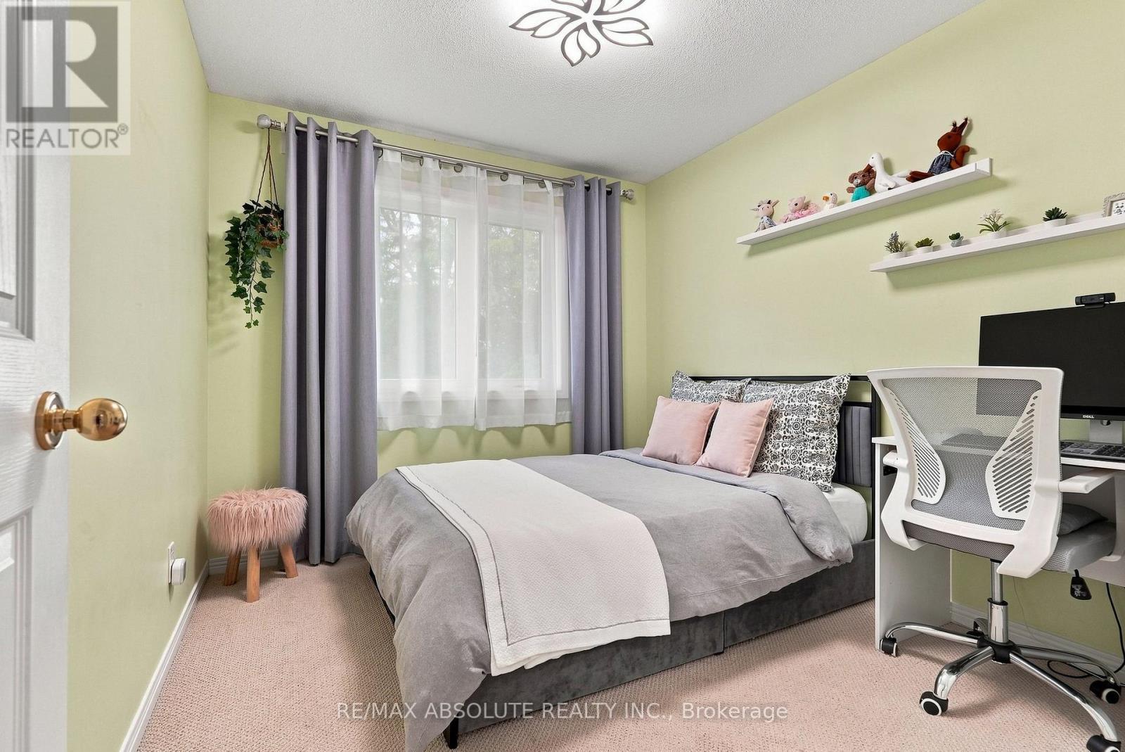 26 Milner Downs Crescent, Ottawa, ON - Indoor Photo Showing Bedroom