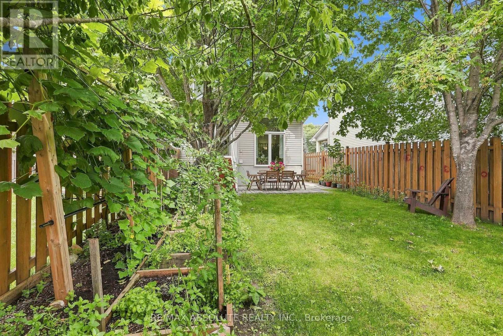 26 Milner Downs Crescent, Ottawa, ON - Outdoor