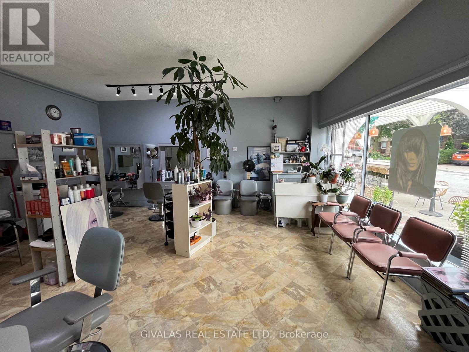 B - 465 Manor Road E, Toronto, ON
