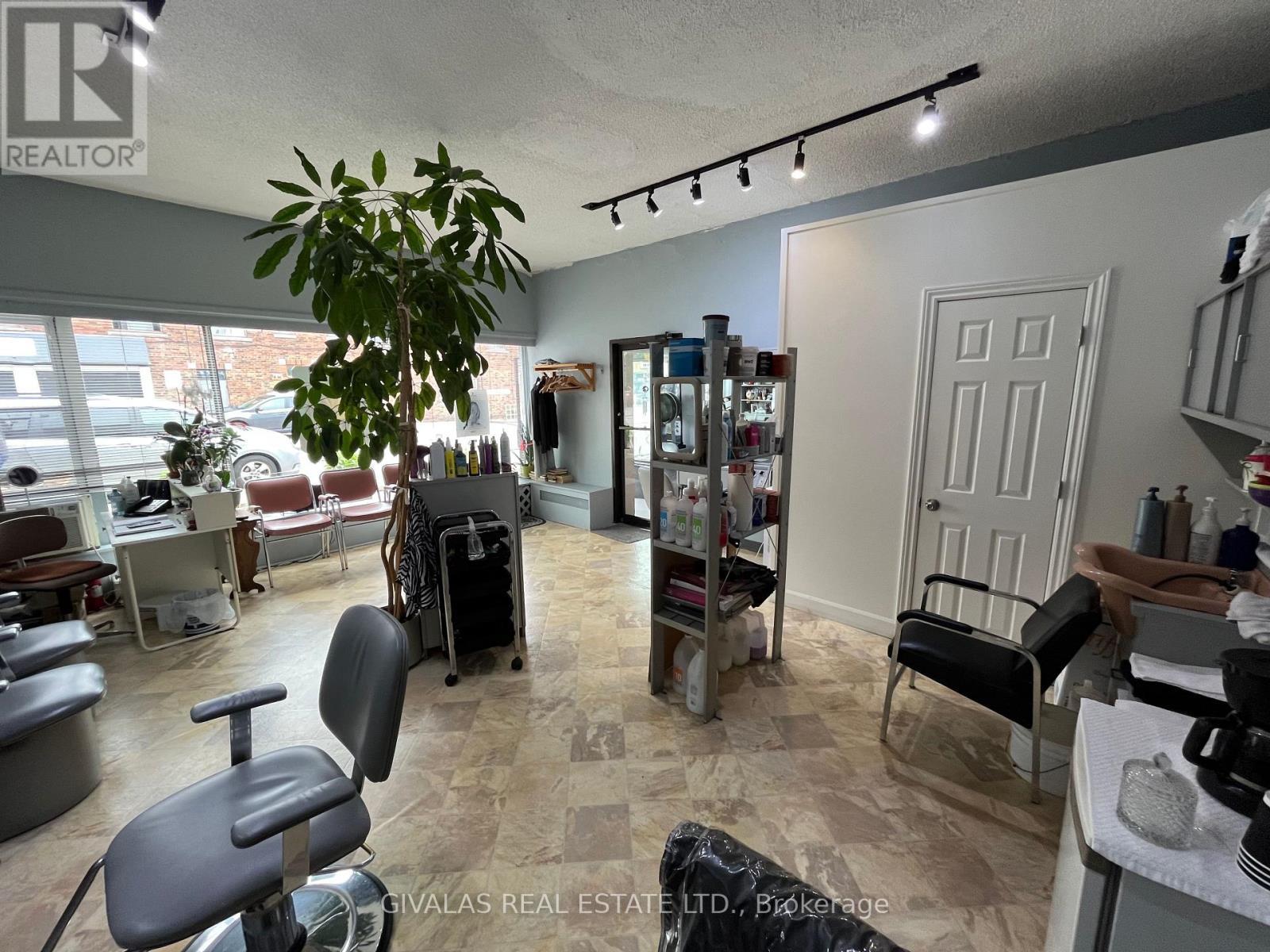 B - 465 Manor Road E, Toronto, ON