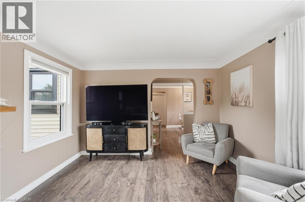 Living area featuring wood-finish flooring, neutral wall paint, and white trim - 481 Upper Gage Avenue, Hamilton, ON - Indoor Photo Showing Living Room
