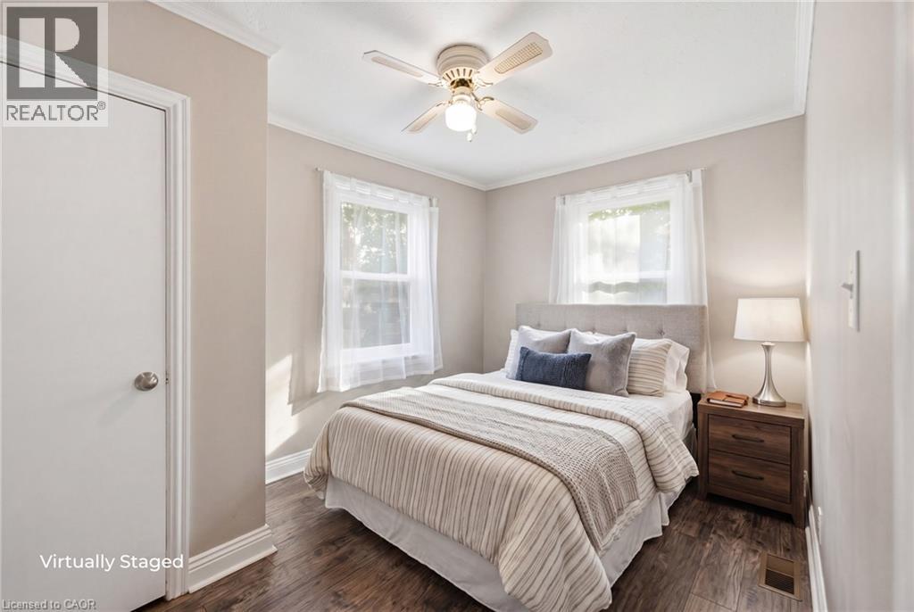 481 Upper Gage Avenue, Hamilton, ON - Indoor Photo Showing Bedroom