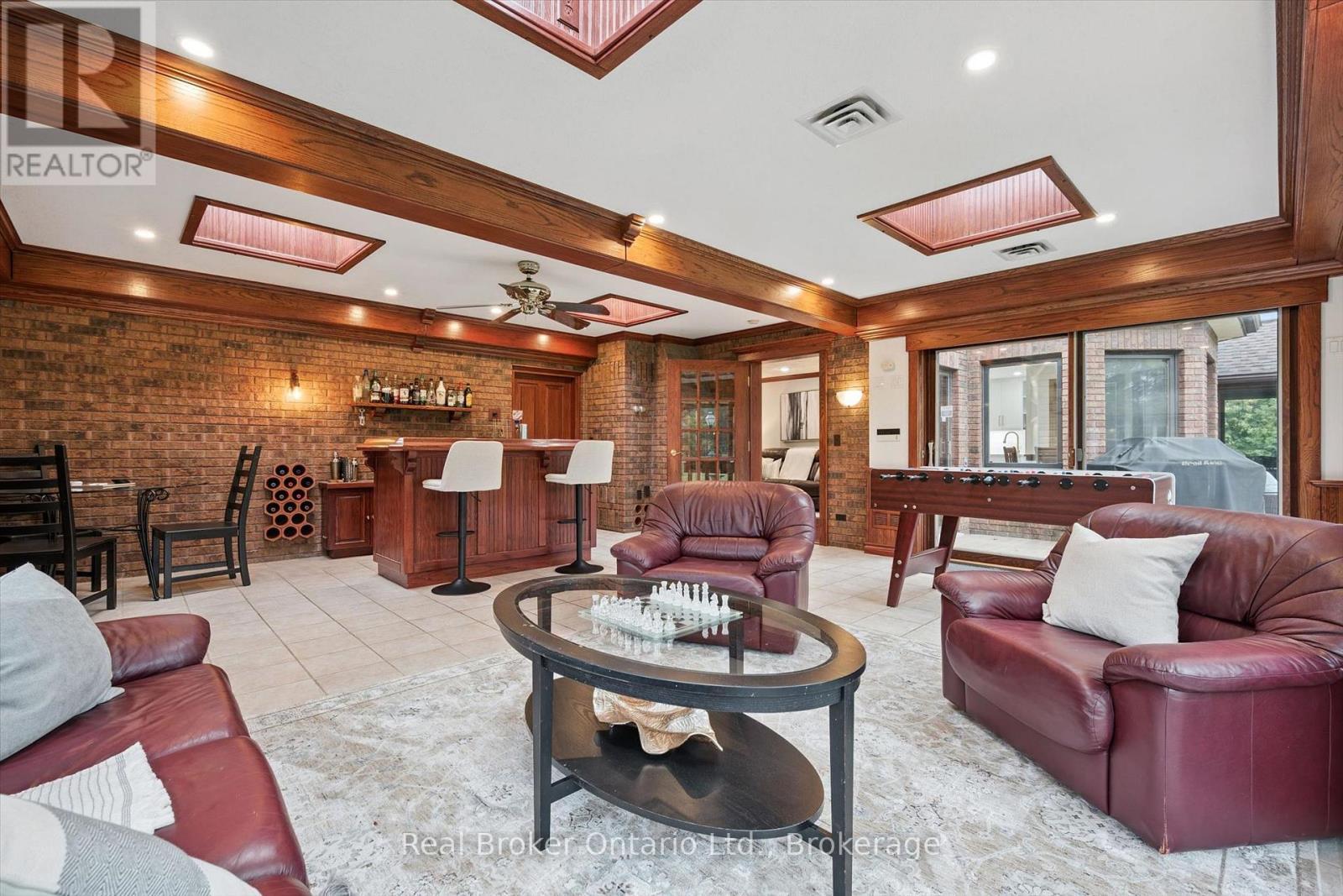 32 Sunset Drive, Woolwich, ON - Indoor Photo Showing Living Room