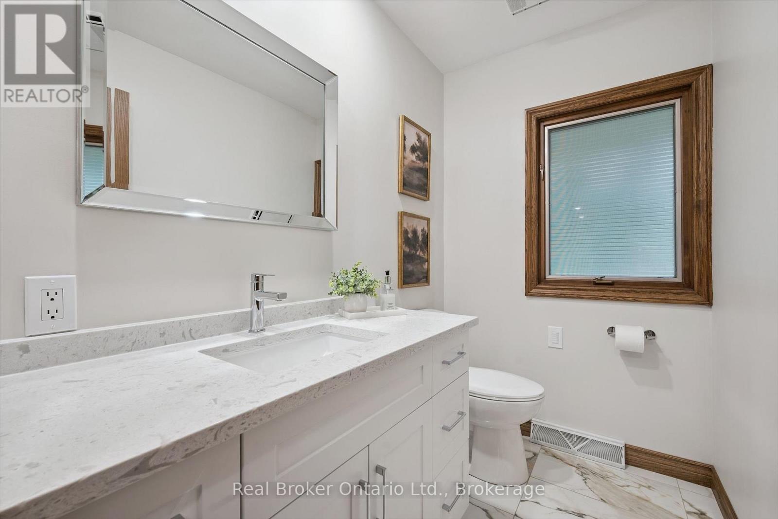 32 Sunset Drive, Woolwich, ON - Indoor Photo Showing Bathroom