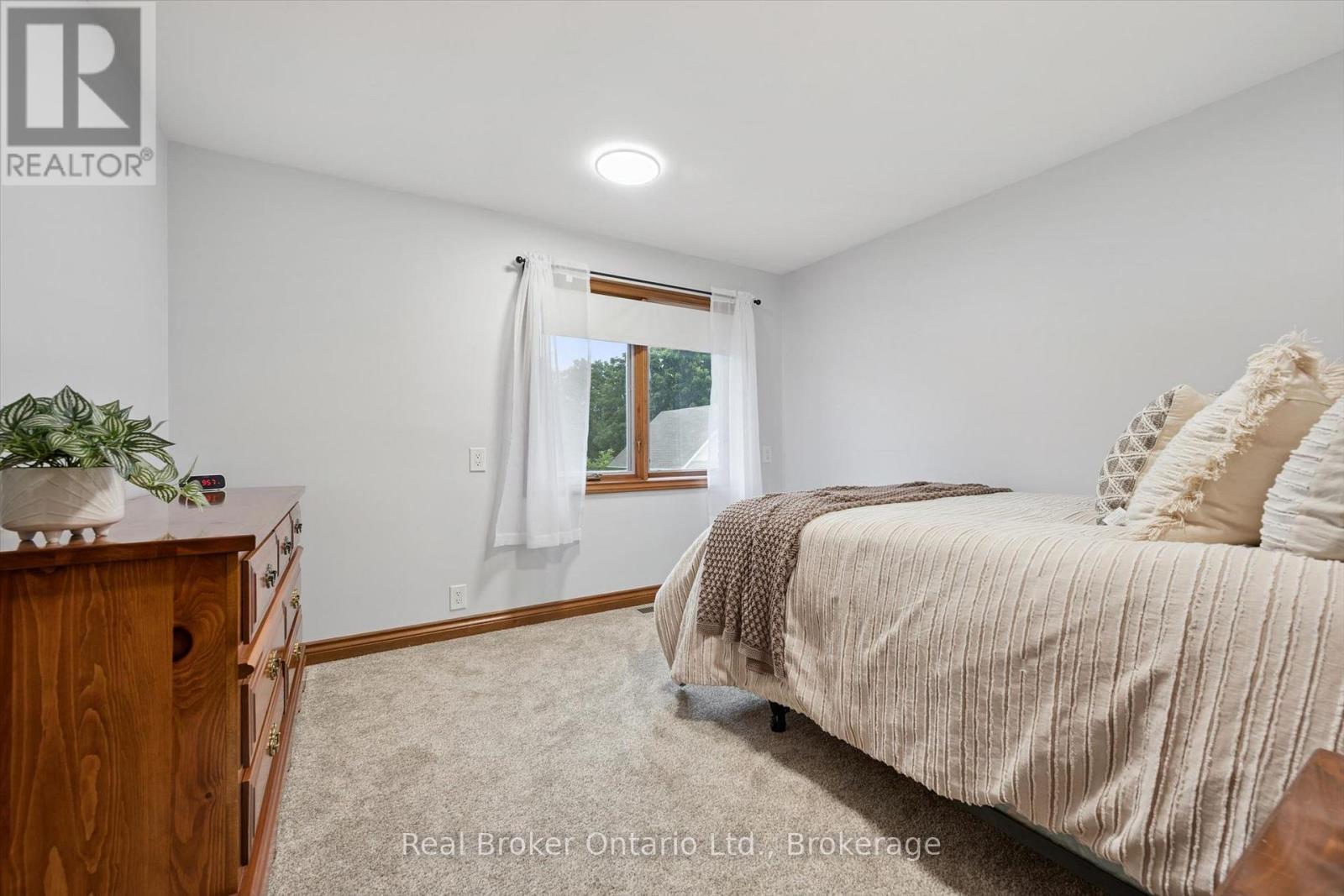 32 Sunset Drive, Woolwich, ON - Indoor Photo Showing Bedroom