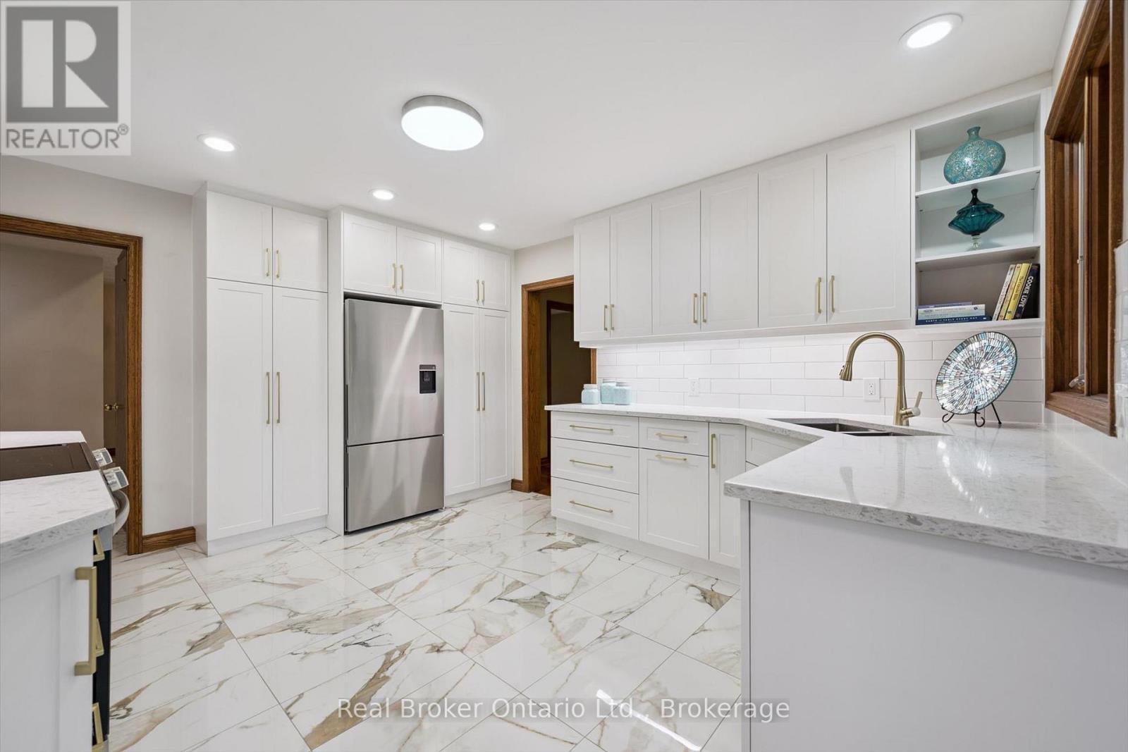 32 Sunset Drive, Woolwich, ON - Indoor Photo Showing Kitchen