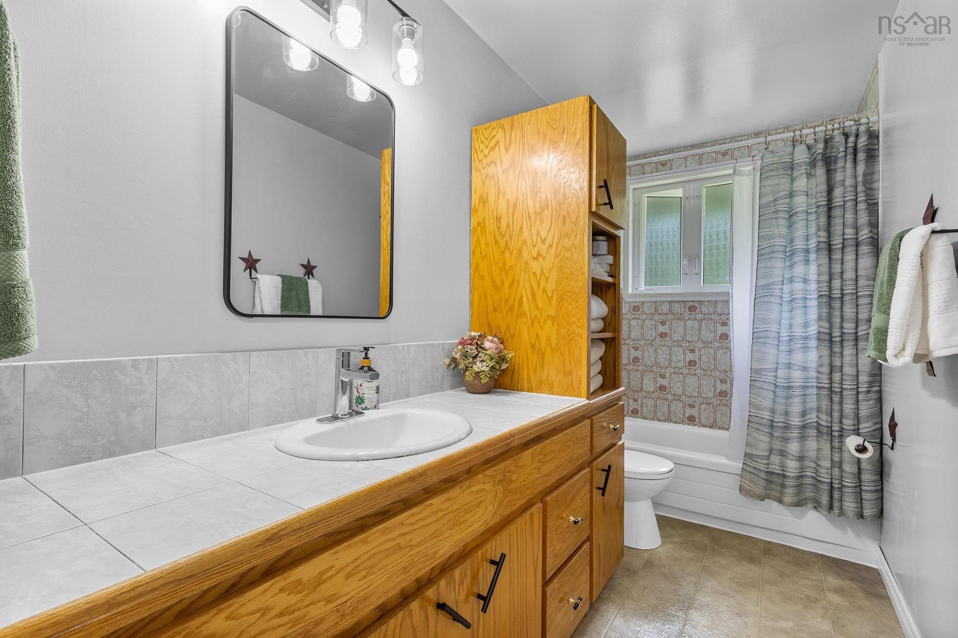 62 Murphys Road, Murphy Cove, NS - Indoor Photo Showing Bathroom