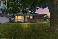 46 FAIRVIEW Drive Brantford, ON N3R 2W7