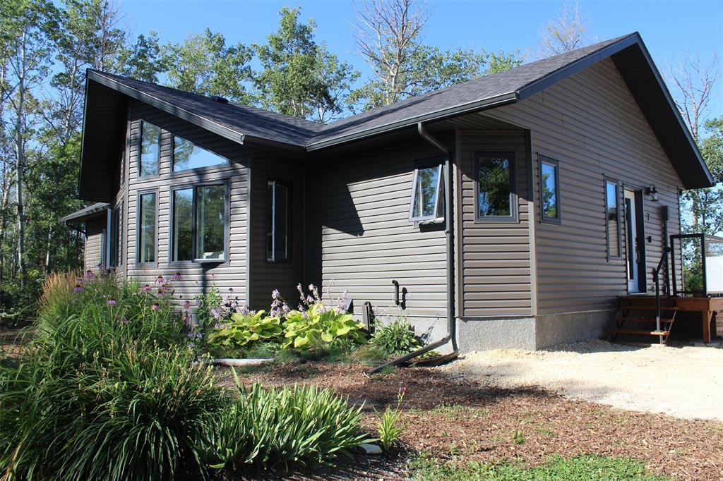 Low maintenance landscaping with loads of perennials, raspberries and trees for privacy. - 7 Dalvik Road, Gimli Rm, MB - Outdoor