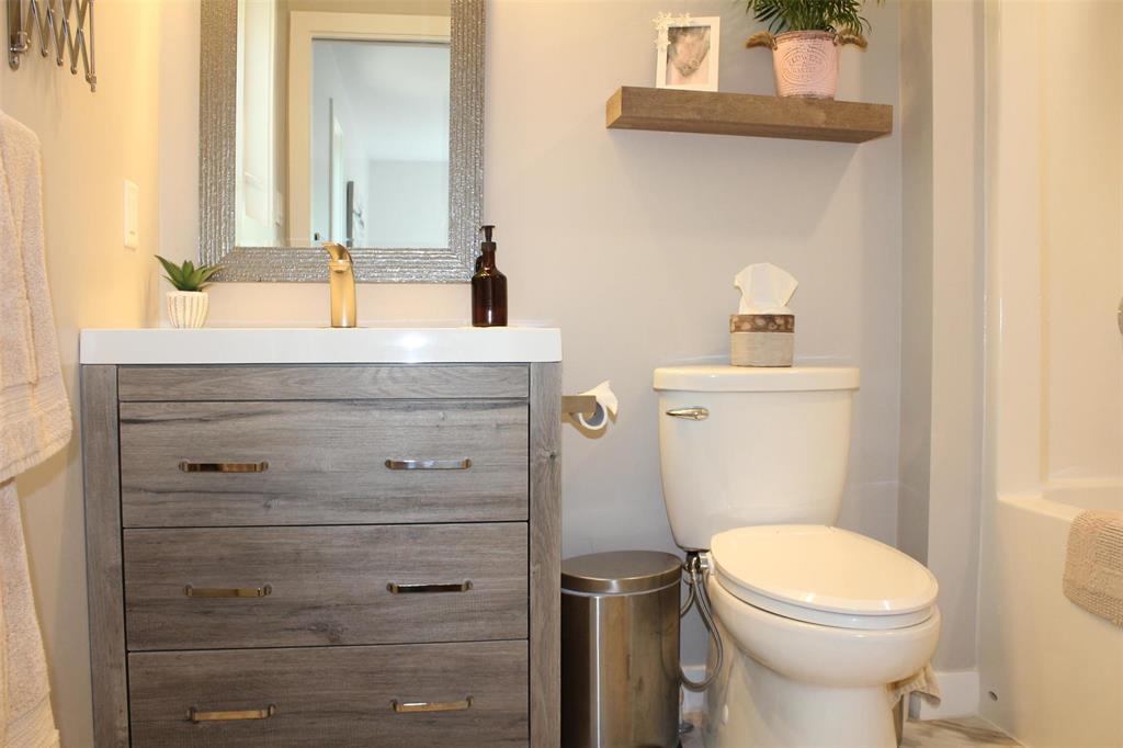 Vanity in the ensuite. - 7 Dalvik Road, Gimli Rm, MB - Indoor Photo Showing Bathroom