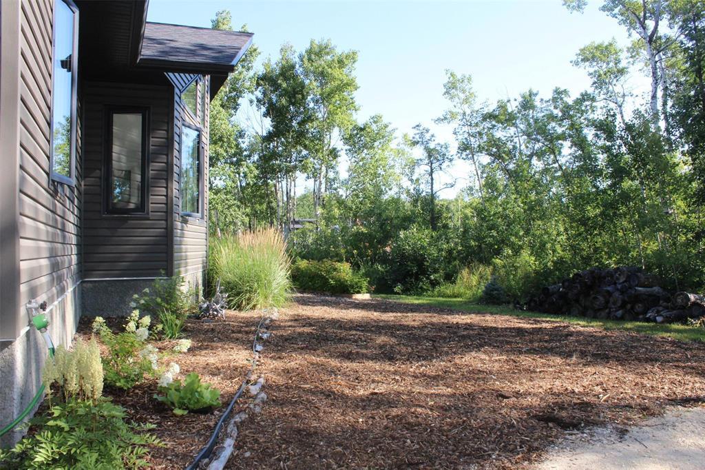 These trees provide privacy and shade. It's like being in a park on this property! - 7 Dalvik Road, Gimli Rm, MB - Outdoor