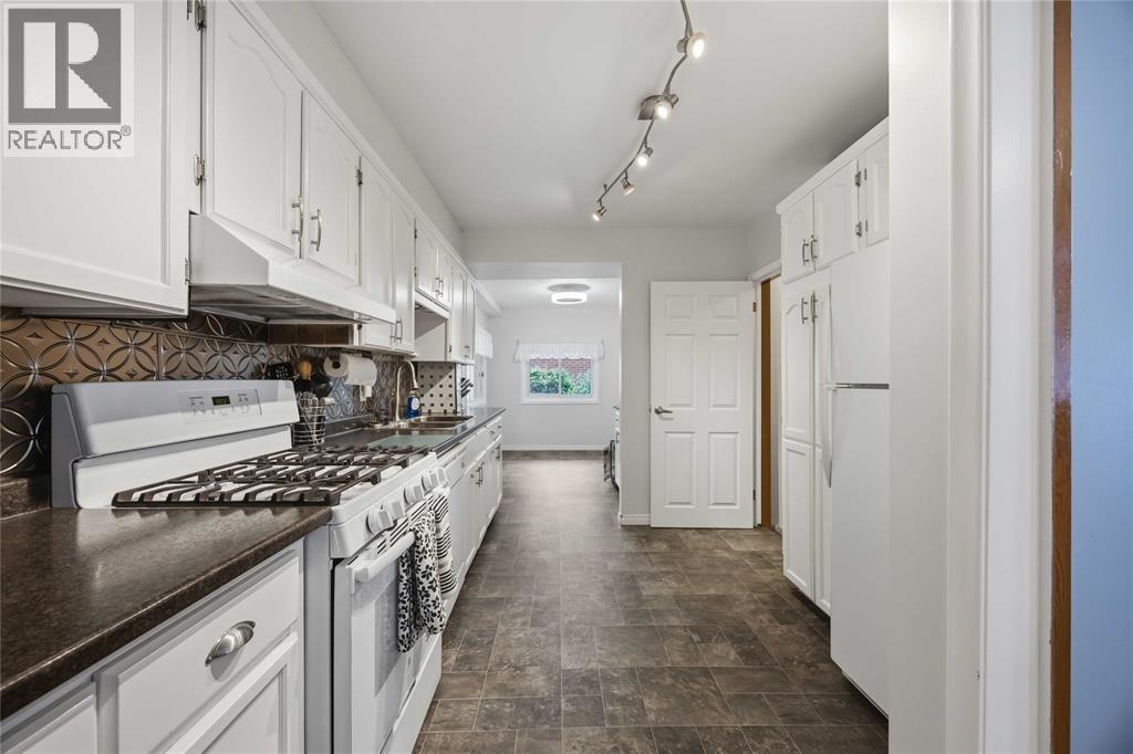146 Westview Drive, St Clair, ON - Indoor Photo Showing Kitchen