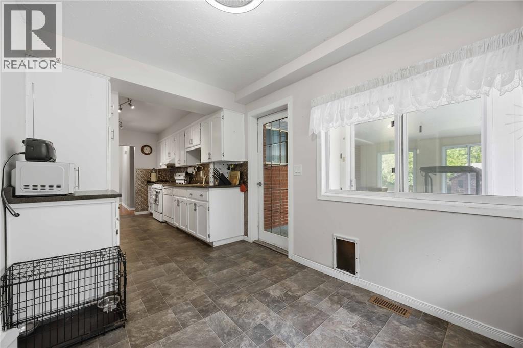 146 Westview Drive, St Clair, ON - Indoor Photo Showing Kitchen