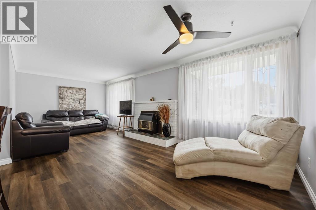 146 Westview Drive, St Clair, ON - Indoor Photo Showing Living Room With Fireplace