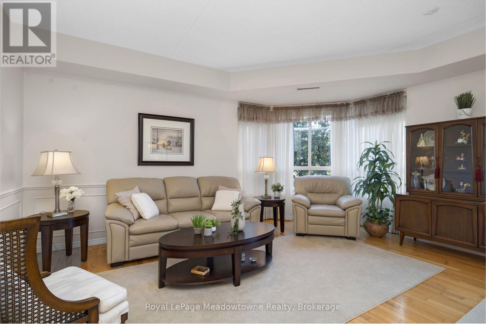 210 - 2075 Amherst Heights Drive, Burlington (Brant Hills), ON - Indoor Photo Showing Living Room